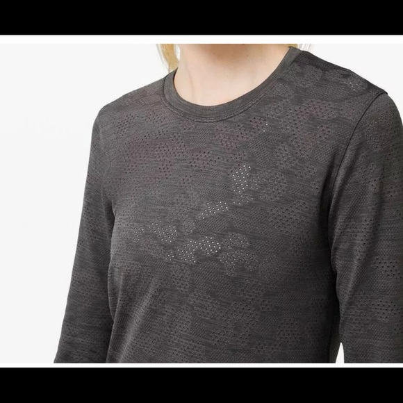 Lululemon Breeze By Long Sleeve Polar Spots Lunar Rock/Graphite Grey Size 8 - Picture 3 of 5